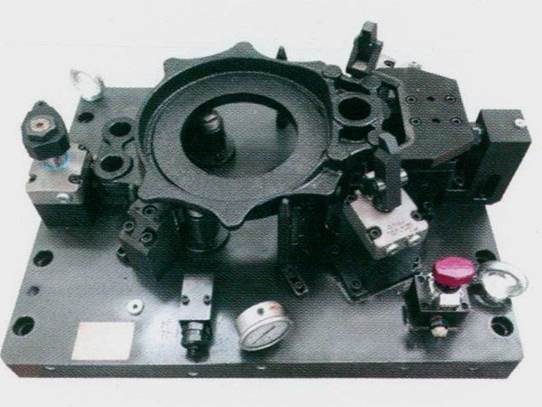 製動器(qi)底闆液壓裌(jia)具